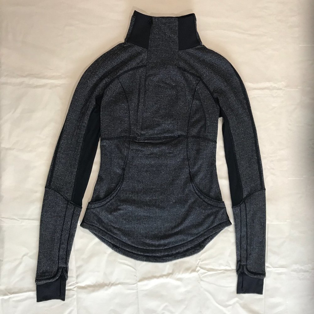Never worn like new Lululemon Base Runner 1/2 Zip